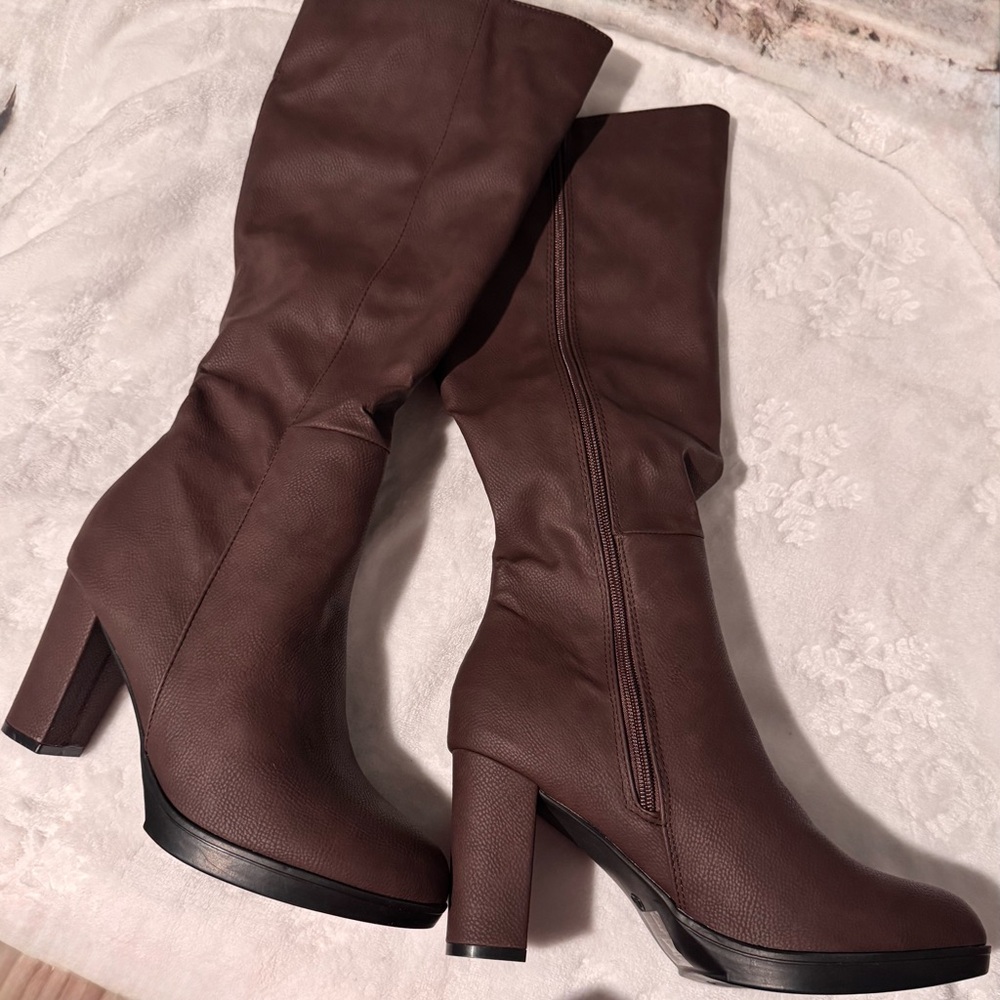Chic Over the Knee Brown Boots - Picture 4 of 5